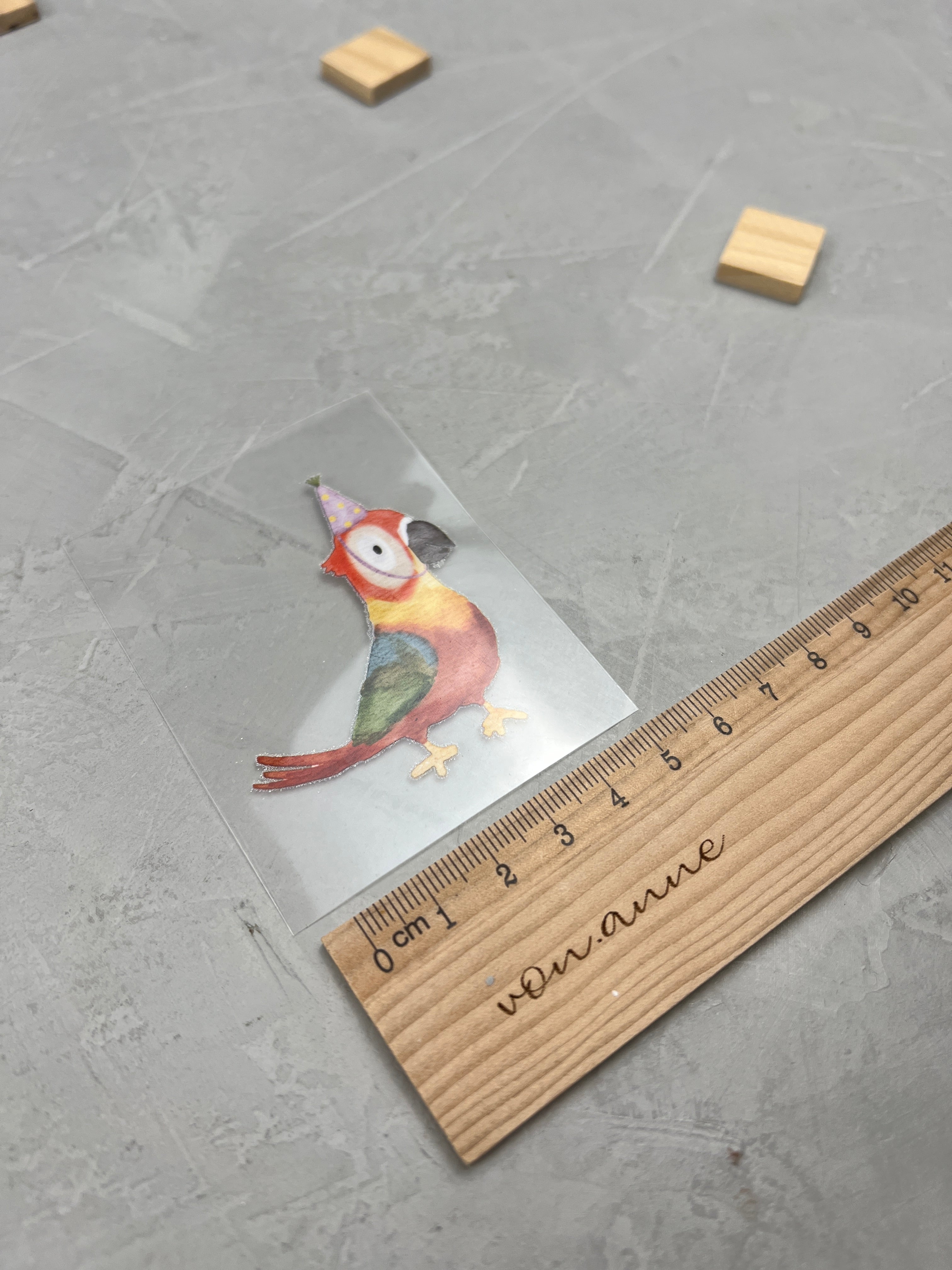 kleines Bügelbild - Papagei/lila Hut