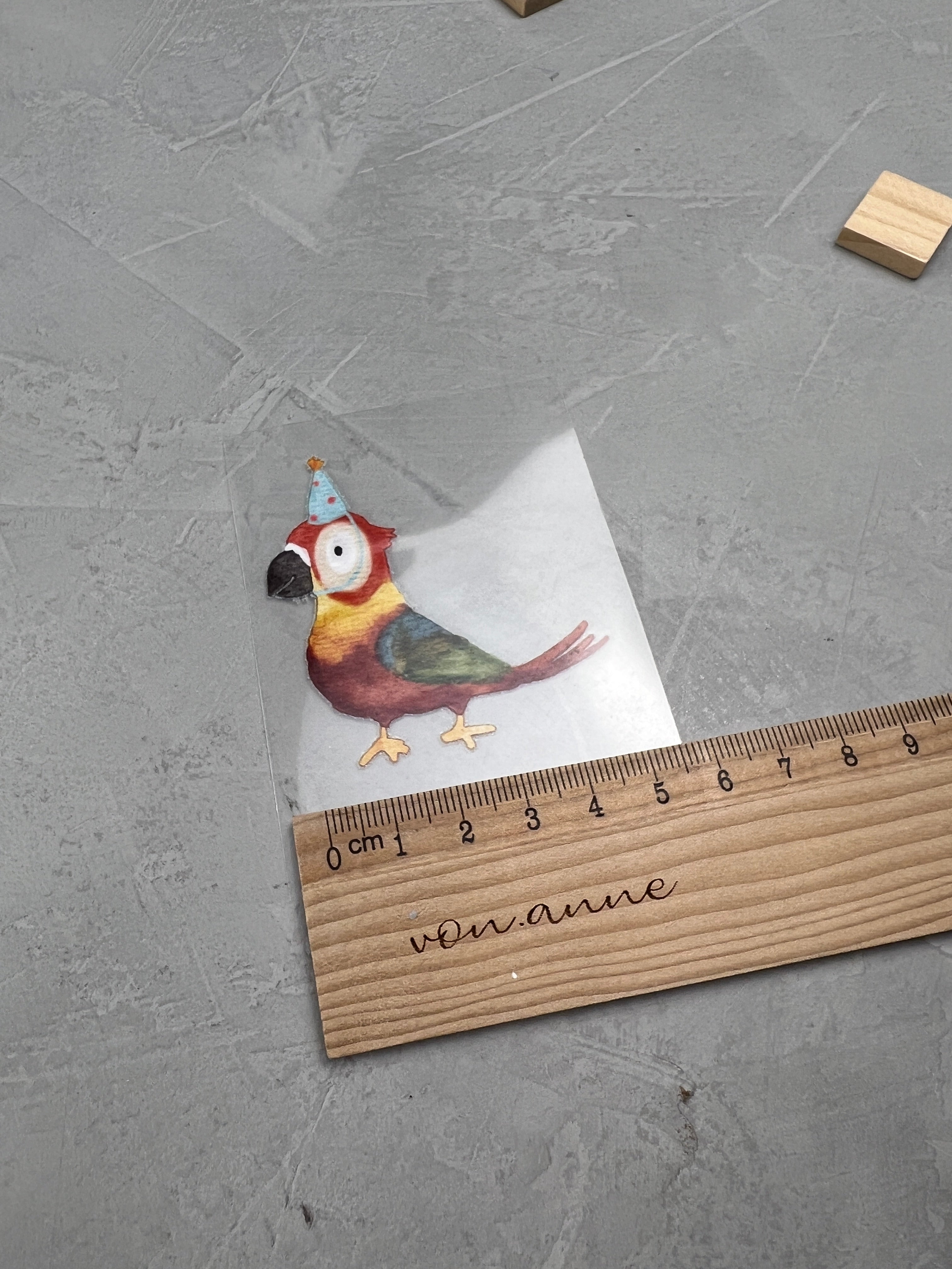 kleines Bügelbild - Papagei/blauer Hut