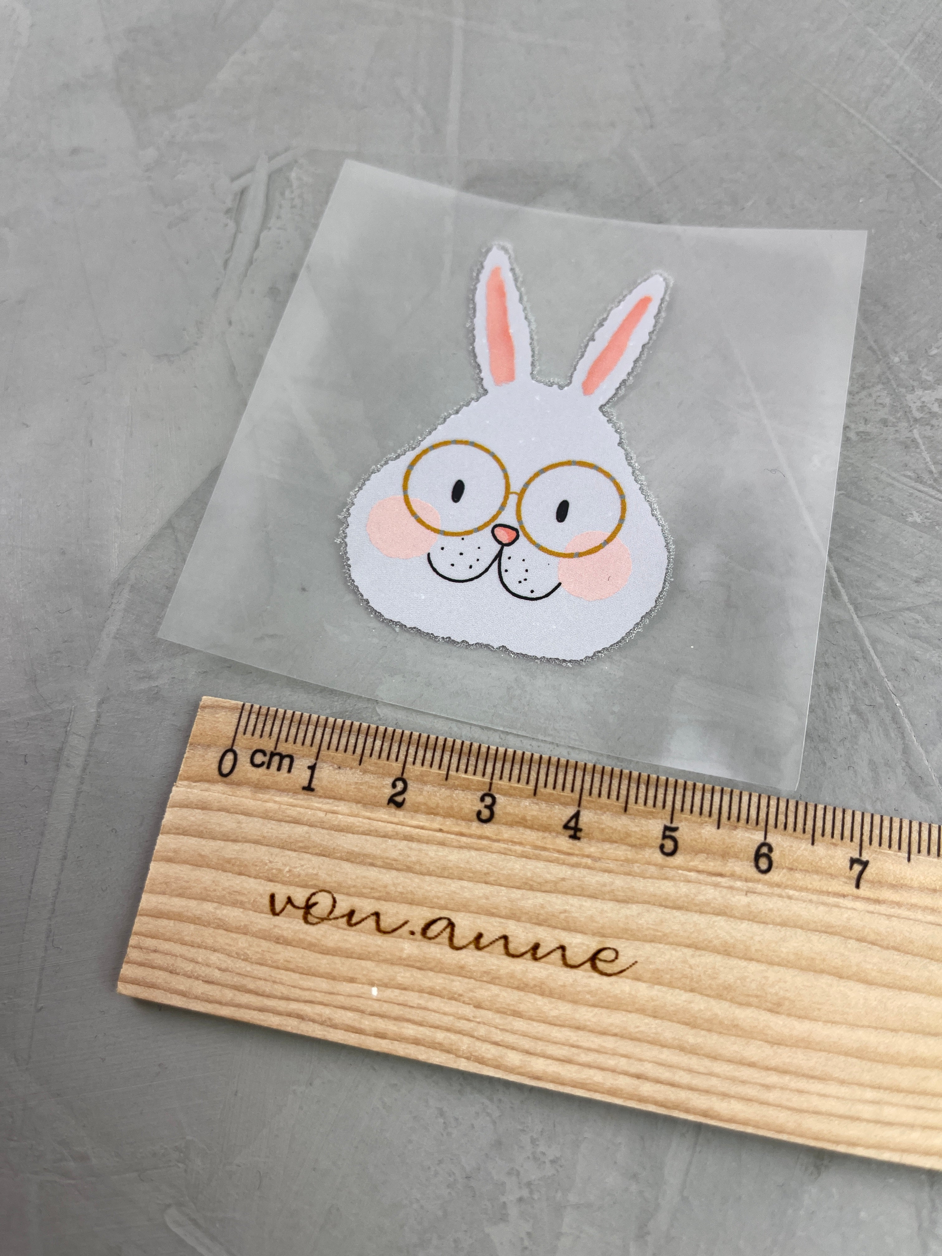 kleines Bügelbild - die Hasen-WG/Brillenhase