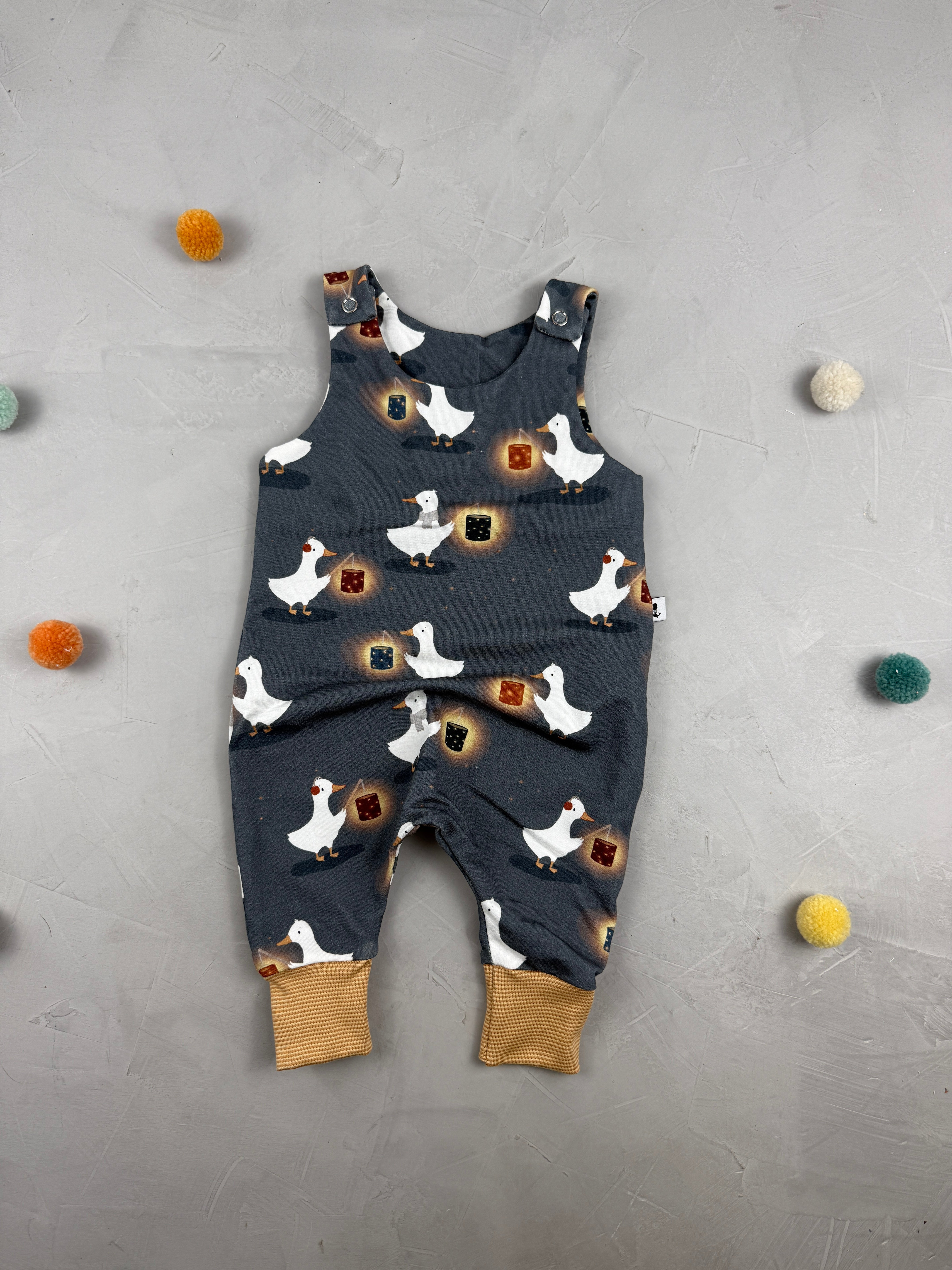 Harem Romper - Gänsemarsch (Gr. 0-3 M)