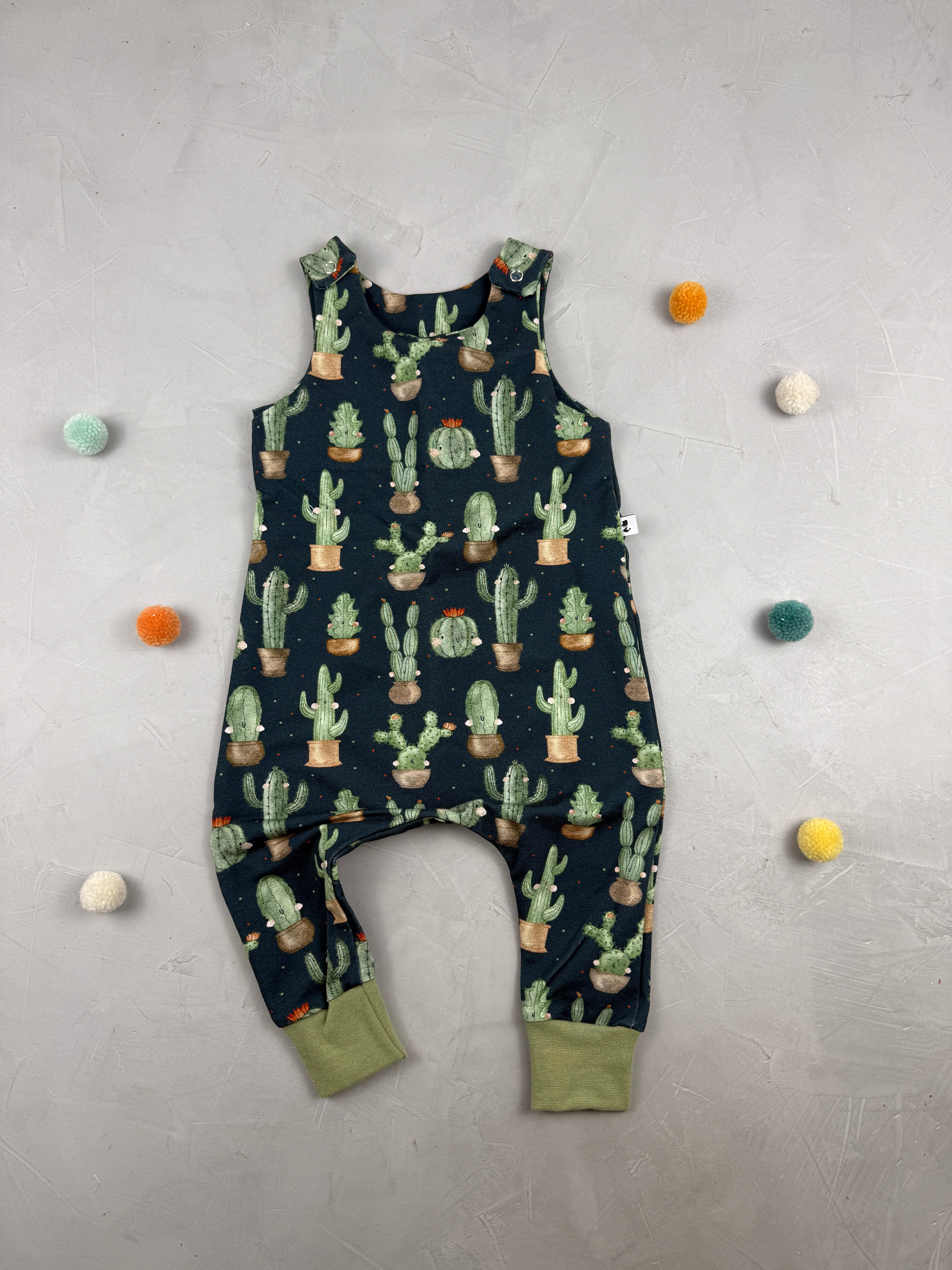 Harem Romper - Kleiner grüner Kaktus (Gr. 9-12 M)