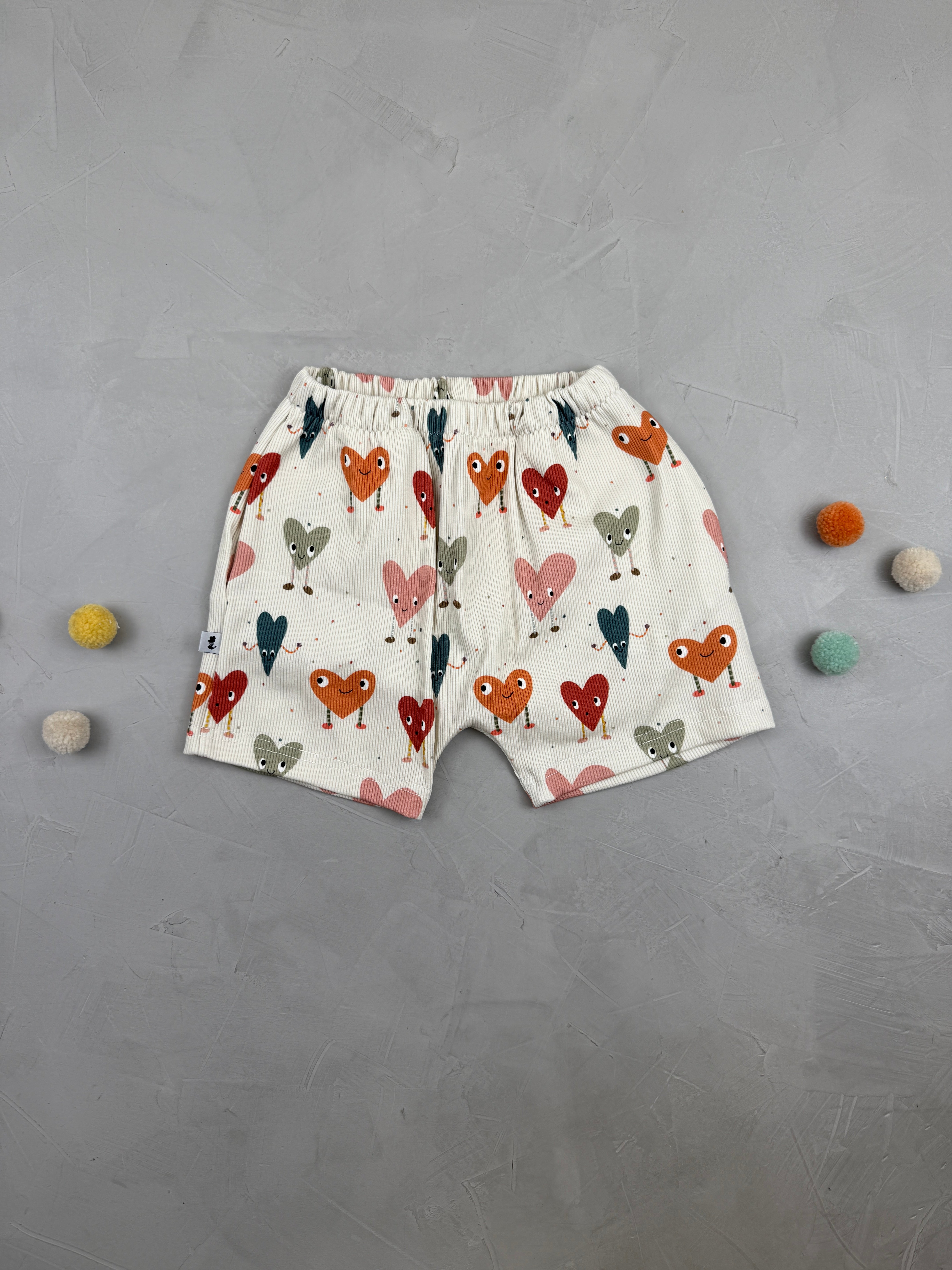 Easy Fit Shorts - Herzrasen (Gr. 110/116)