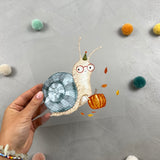 großes Bügelbild - Schnecke mit Kürbis