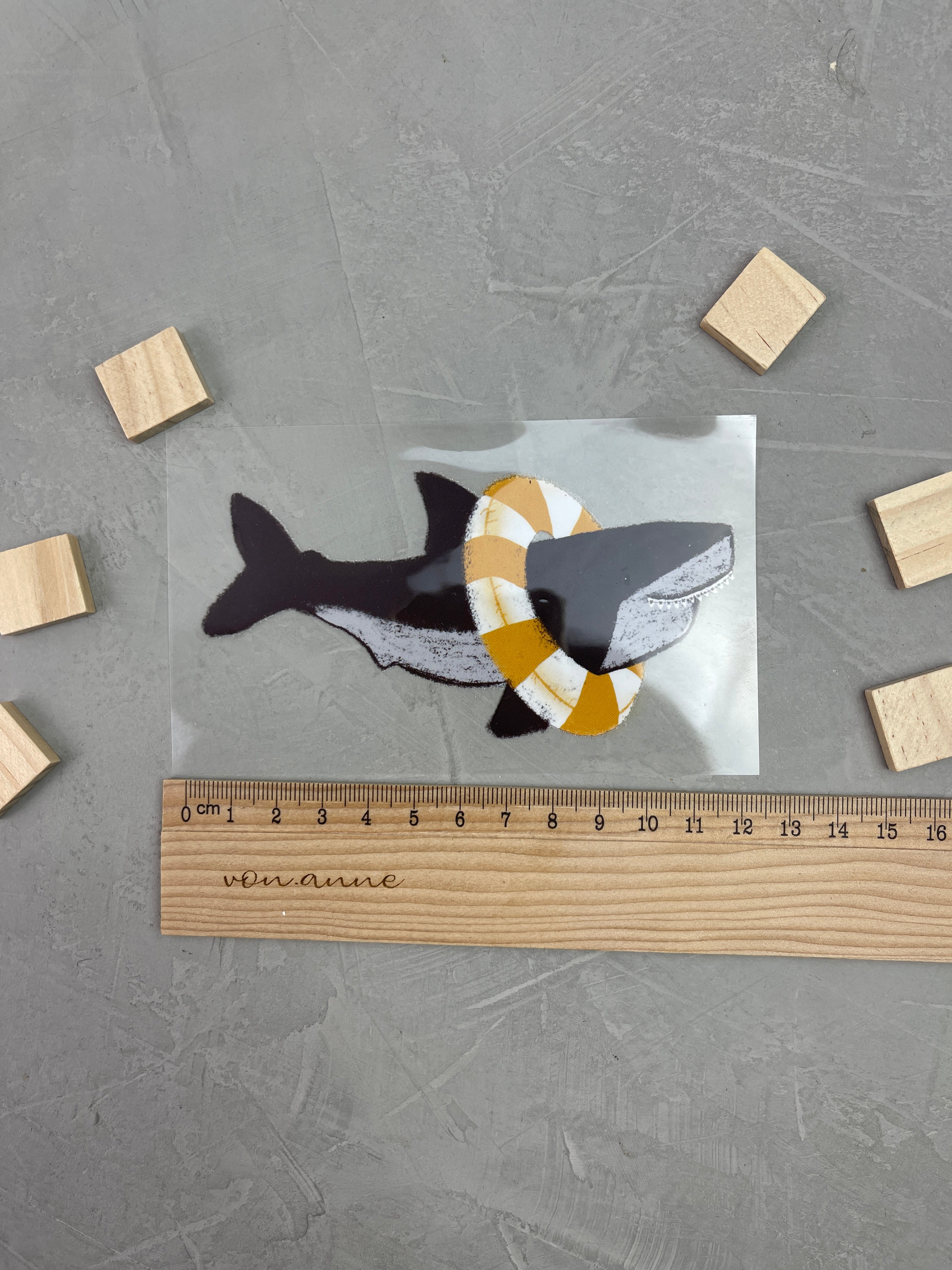 kleines Bügelbild - Hai-Society/Schwimmring